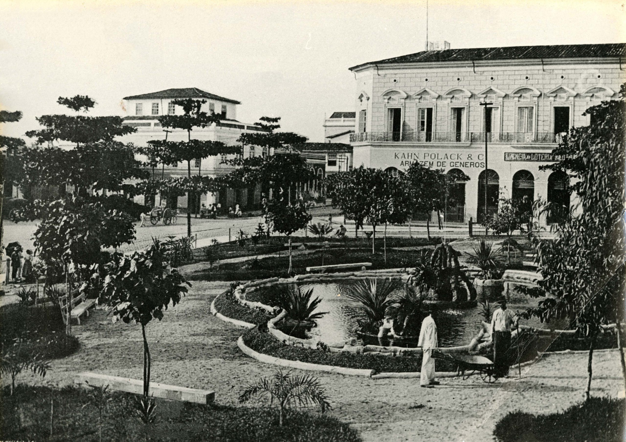 Vista do Jardim da Praça da Matriz - Instituto Durango Duarte