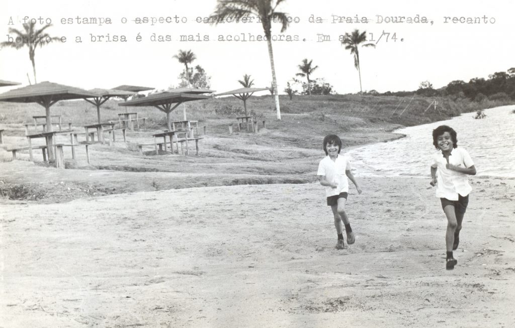 Praia Dourada em 1974 - Instituto Durango Duarte