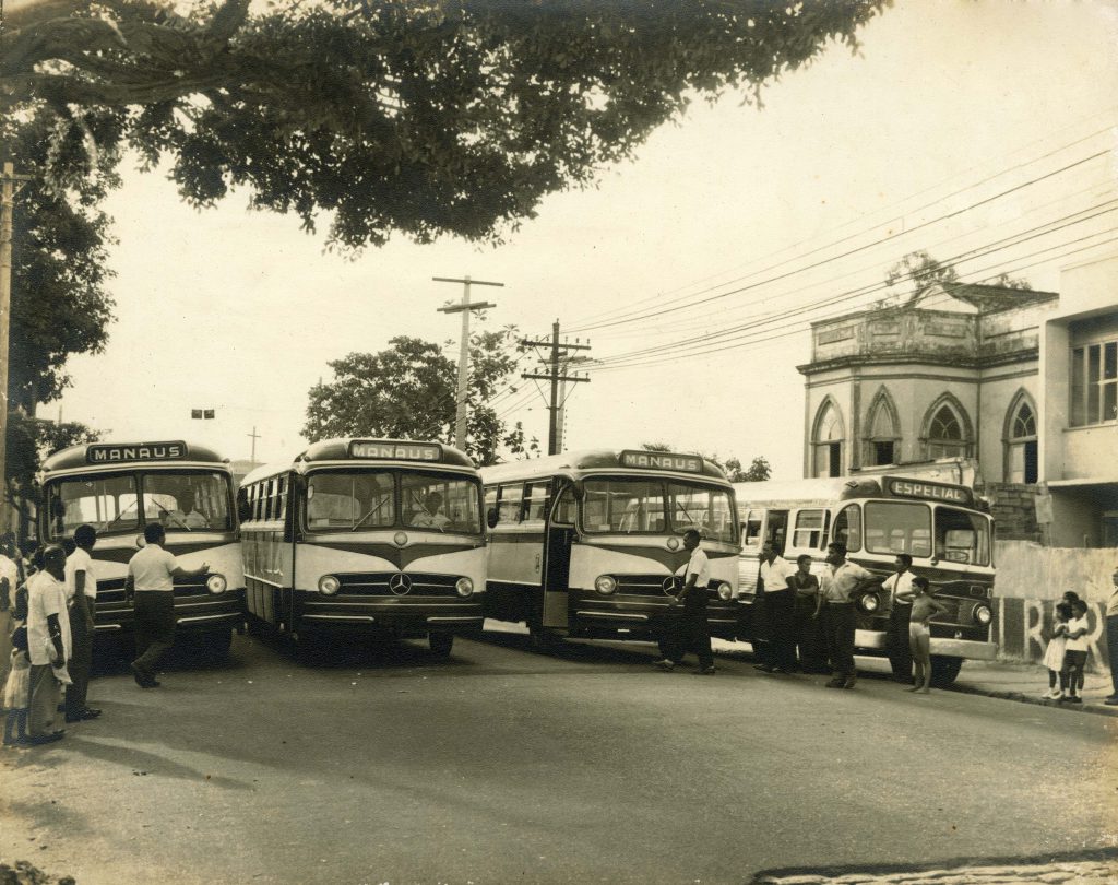 Ônibus antigos do transporte coletivo em Manaus - IDD