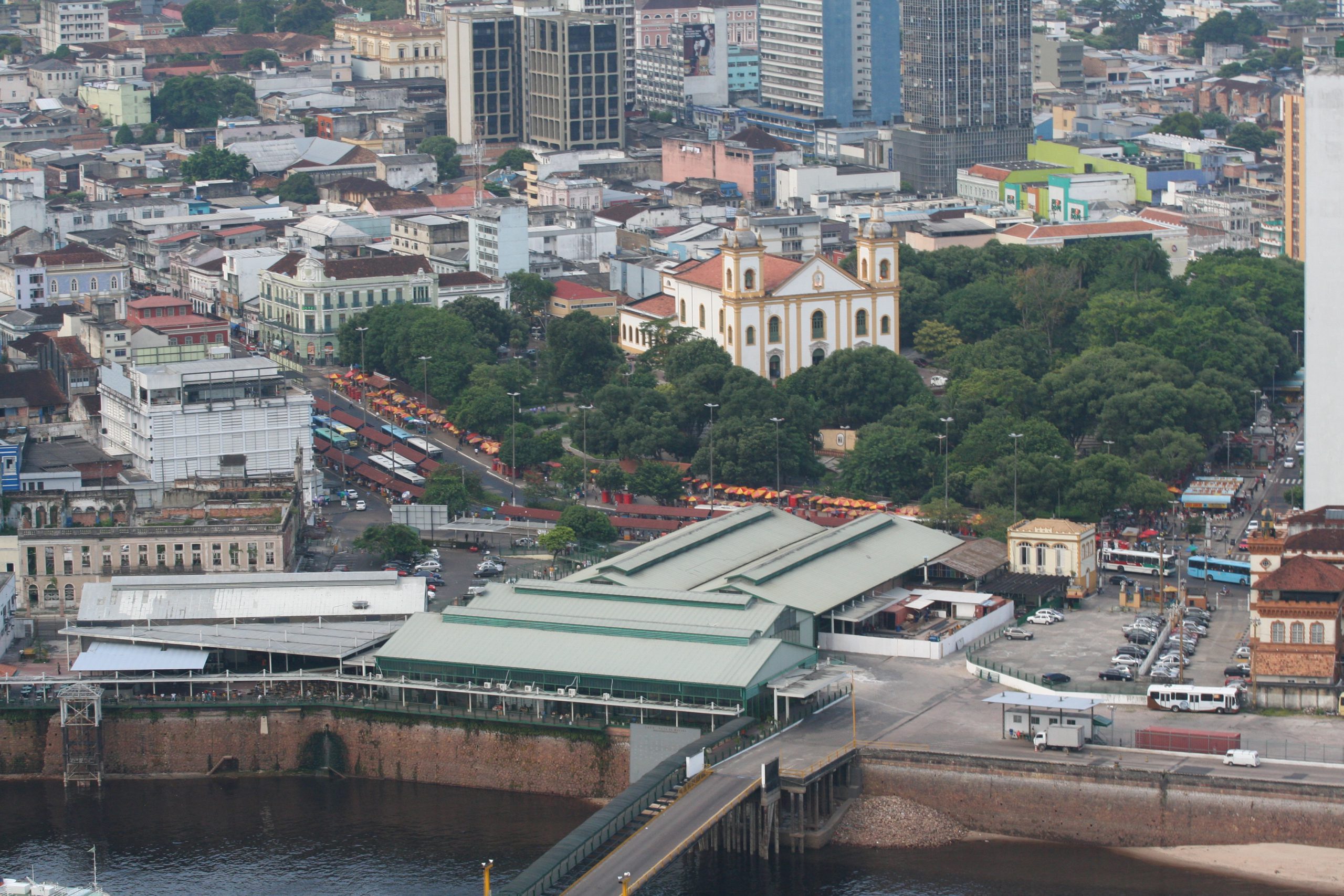 Imagem aérea do Porto de Manaus e Igreja da Matriz - IDD