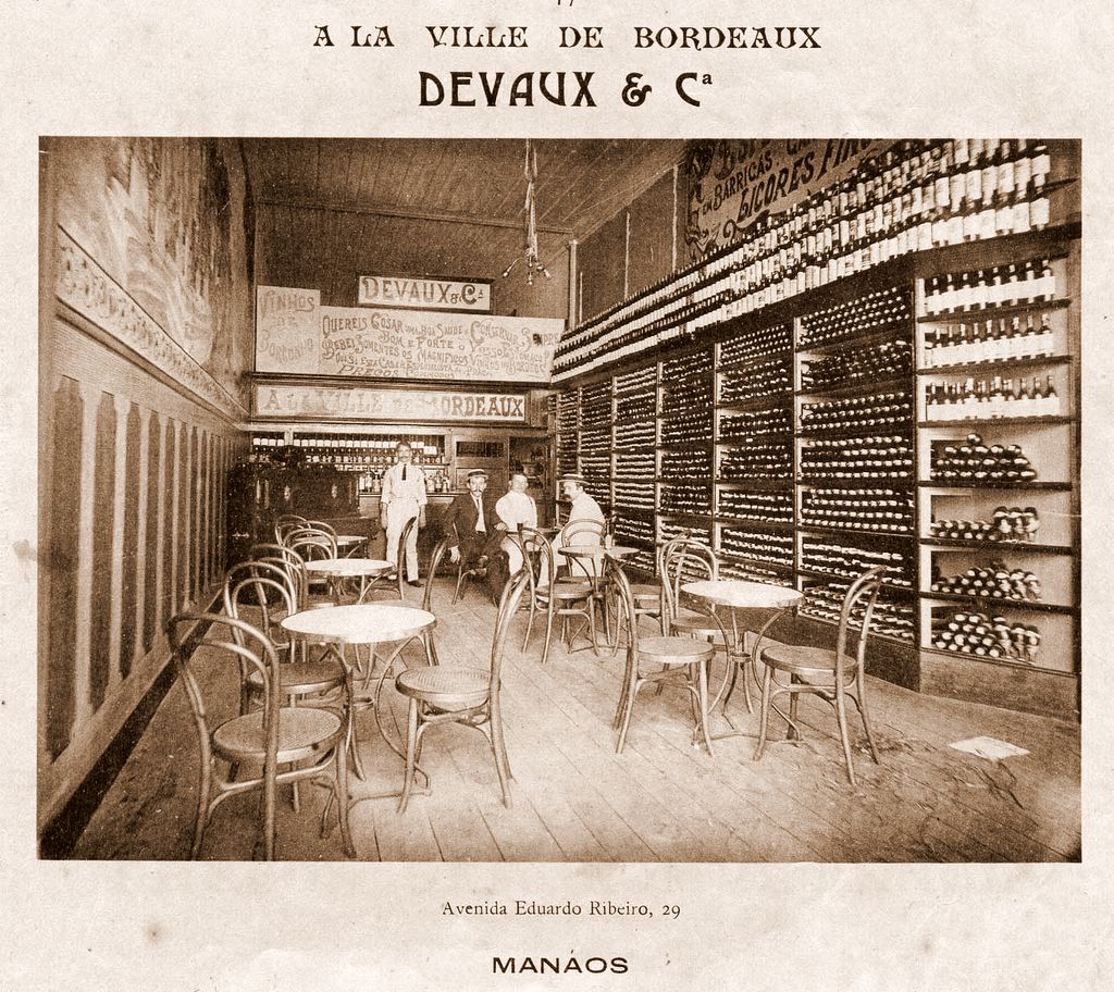 Interior da Loja de Vinhos La Villé de Bordeaux