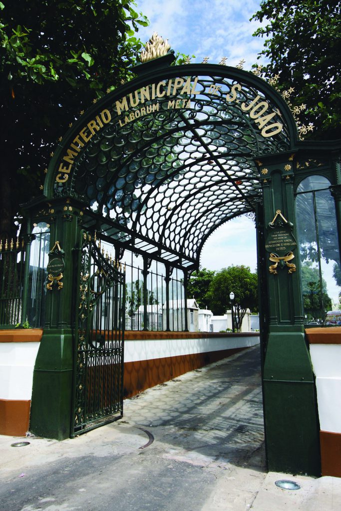 Arco da entrada do Cemitério São João Batista