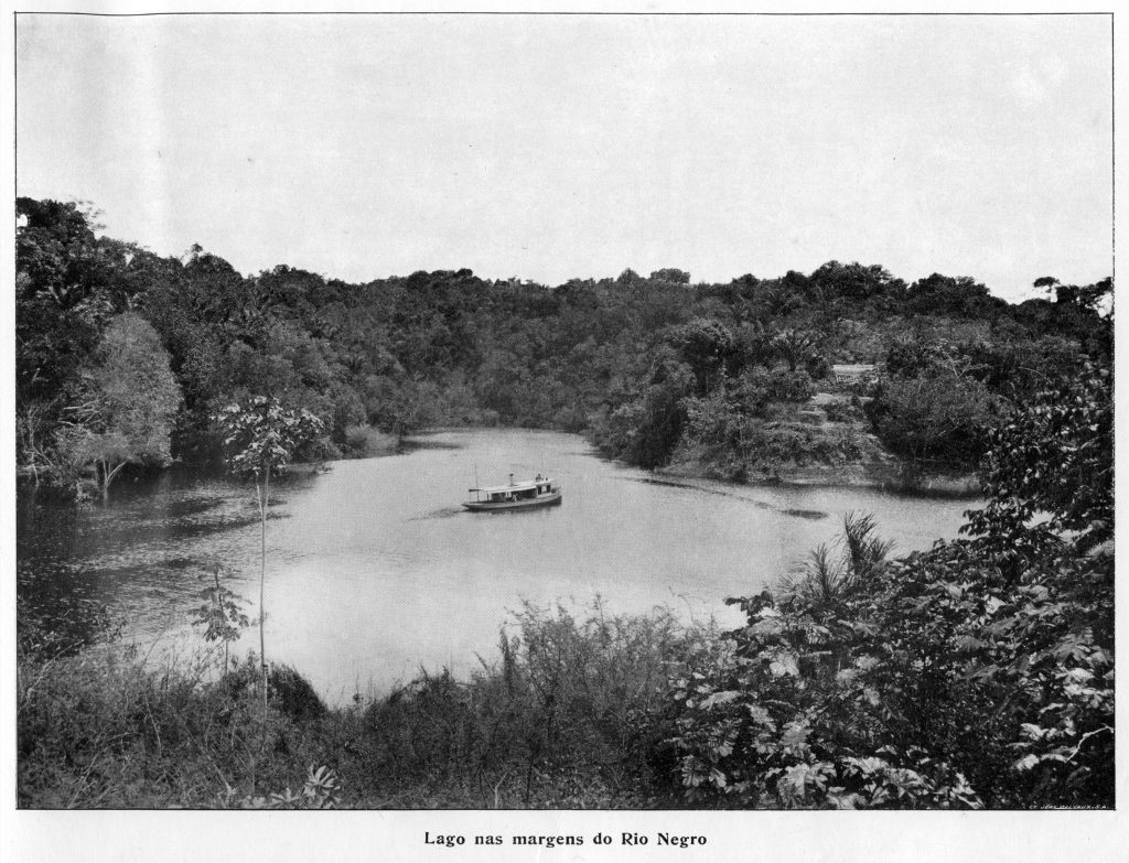 Lago nas Margens do Rio Negro