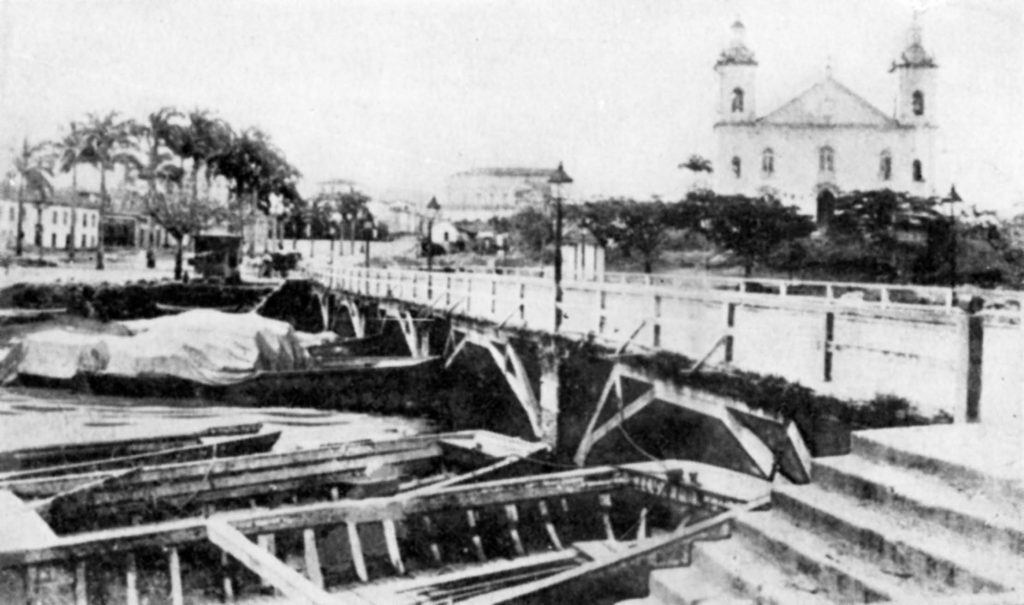 Vista da Ponte da Imperatriz com a Igreja Matriz ao fundo