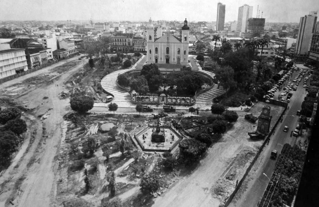 Reforma da Praça Oswaldo Cruz em 1975