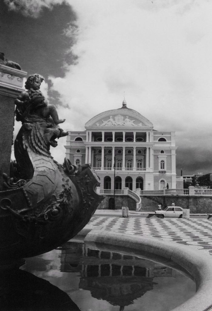 Monumento do Largo São Sebastião e o Teatro Amazonas - IDD