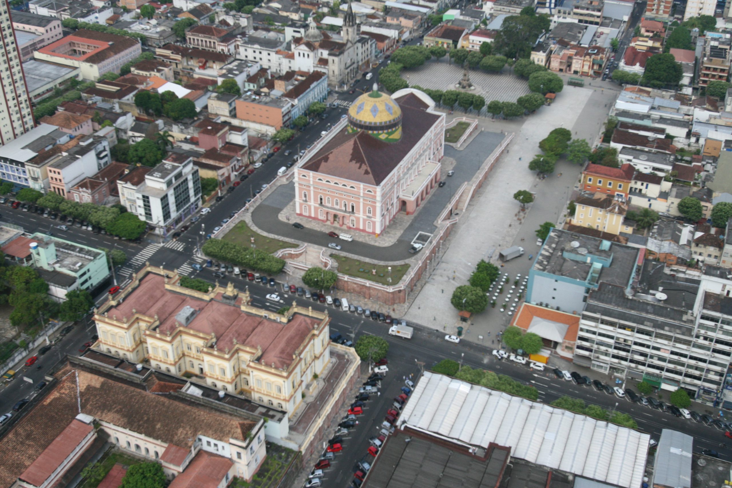 Vista aérea do Teatro Amazonas e Palácio da Justiça - IDD