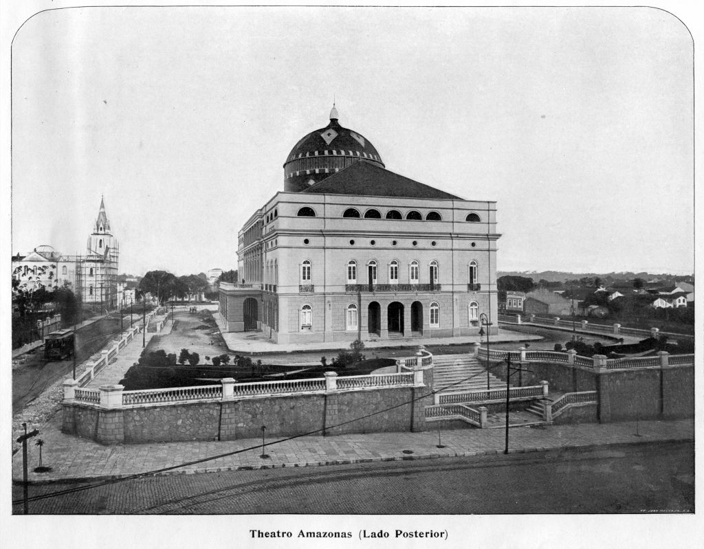 Vista Lateral do Teatro Amazonas