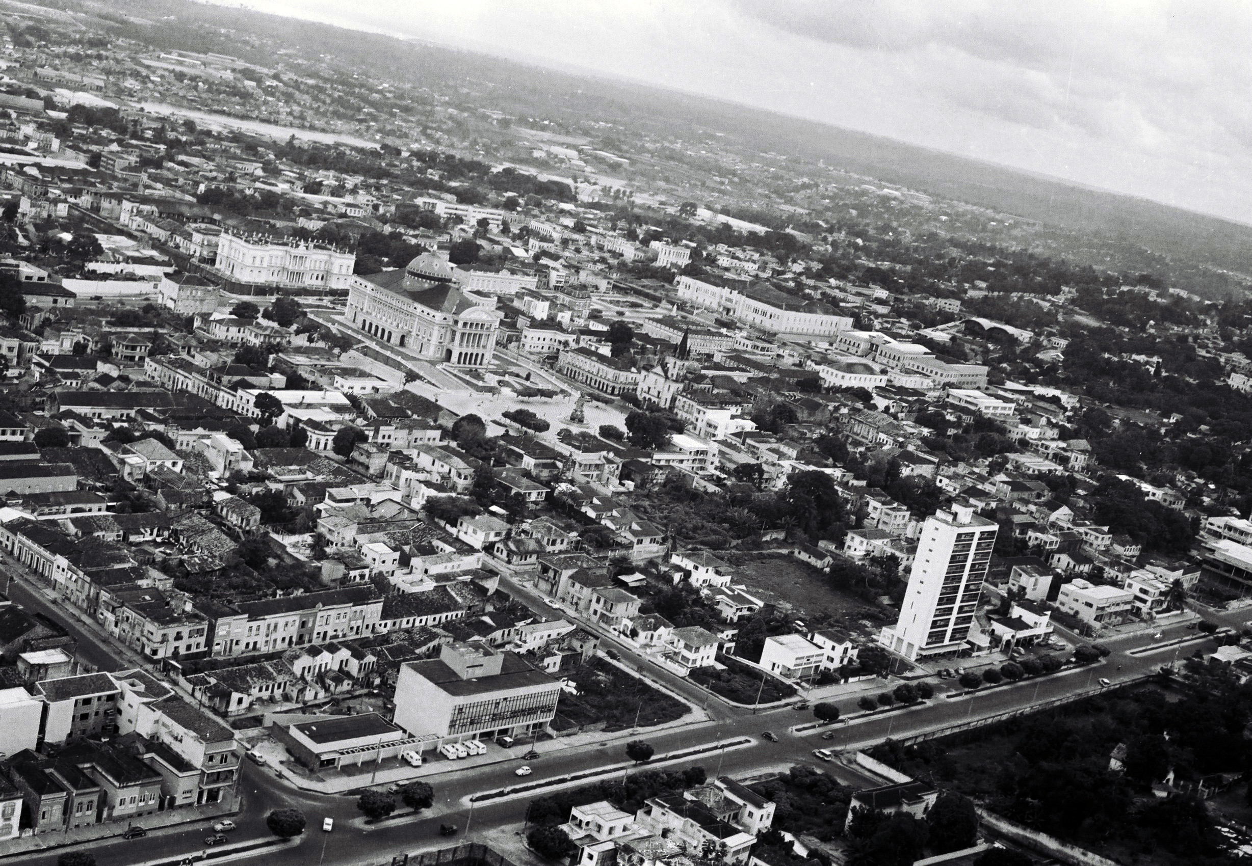 Vista aérea da Getúlio Vargas e Teatro Amazonas - IDD